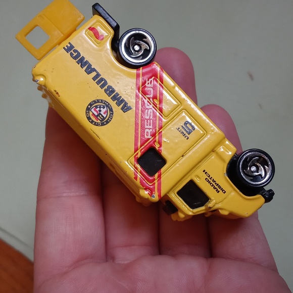 Kids Hot Wheels vintage Mattel 1988 Ambulance Unit 5 rescue radio dispatch - Picture 5 of 14